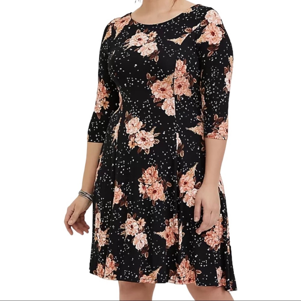 NWT Torrid Black Floral Jersey Corset Back Mini Fluted Skater Dress. Size 2X - Picture 4 of 12